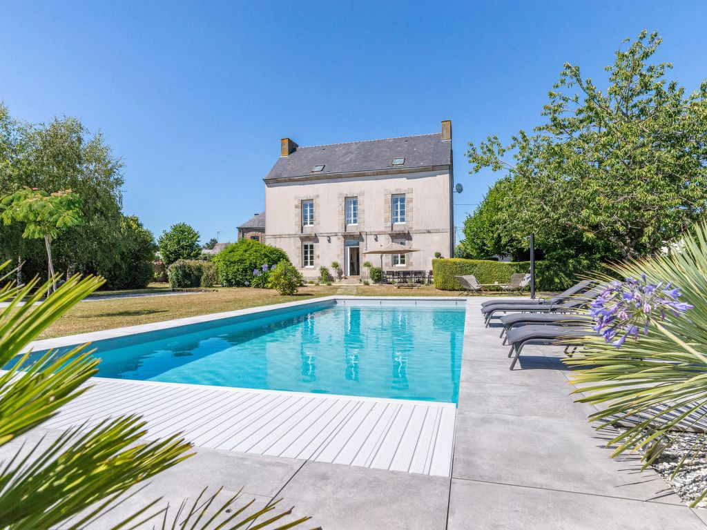 Bretagne house pool